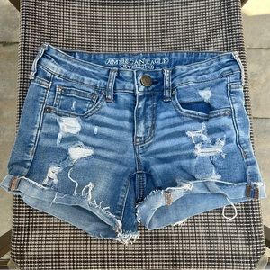 American Eagle Outfitters Super Stretch Distressed Denim Shorts Size 4